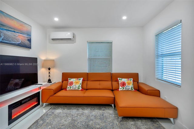 950 Sw 30th St, Fort Lauderdale