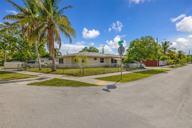 1 of 31 - 4100 Sw 18th Ct, Fort Lauderdale, FL