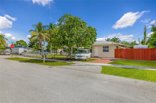 2 of 31 - 4100 Sw 18th Ct, Fort Lauderdale, FL