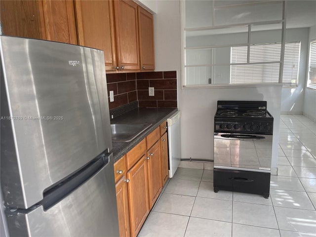 3 of 41 - 1719 Lincoln St, Hollywood, FL