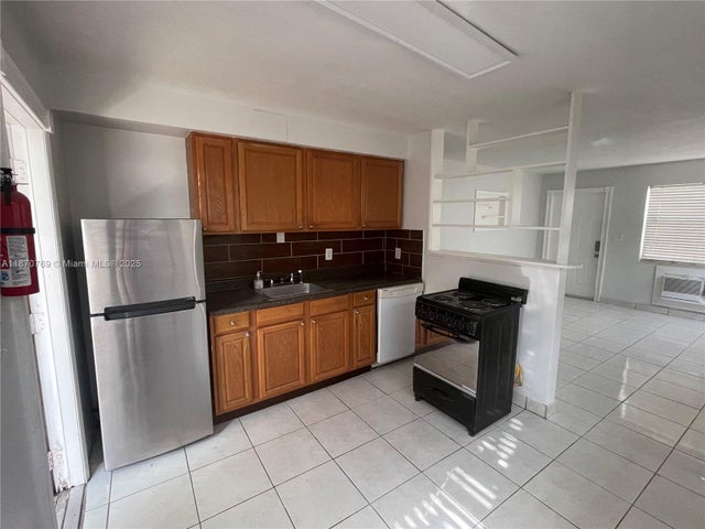 4 of 41 - 1719 Lincoln St, Hollywood, FL
