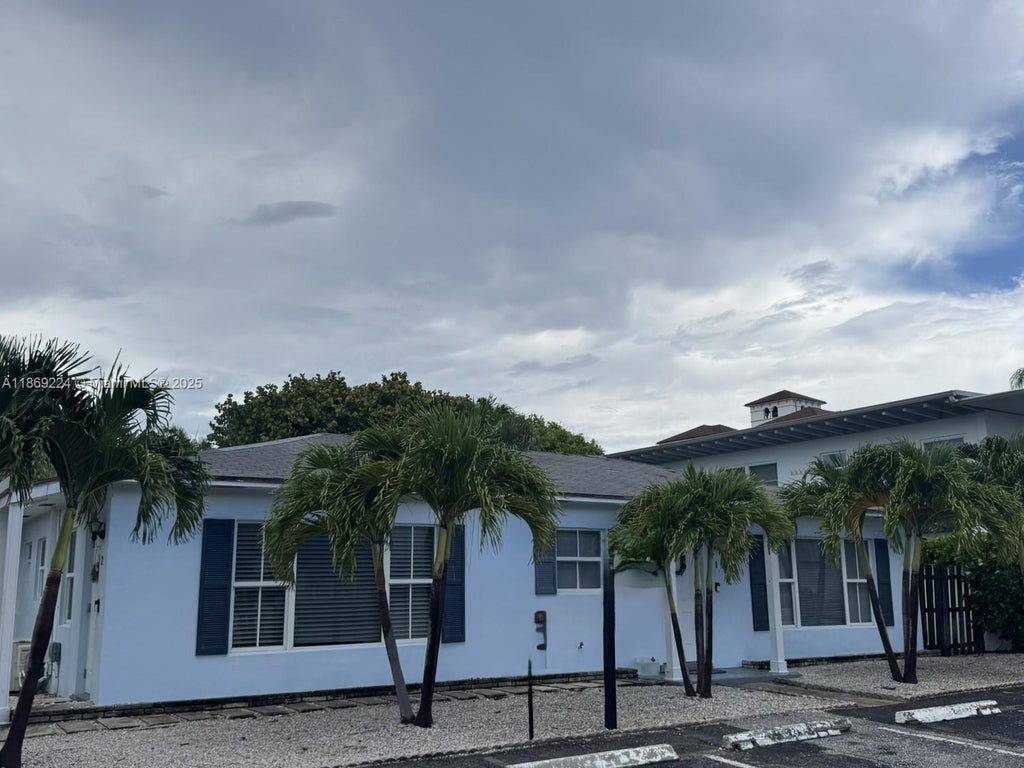 121 Linda Ln, Palm Beach Shores