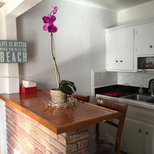 5 of 18 - 2411 Hayes St, Hollywood, FL