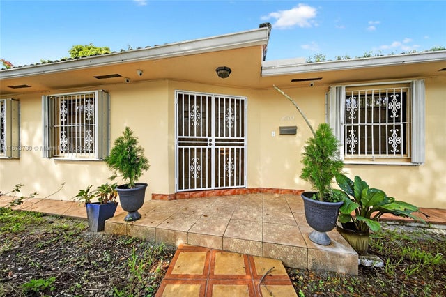5 of 44 - 2500 Sw 11th St, Miami, FL