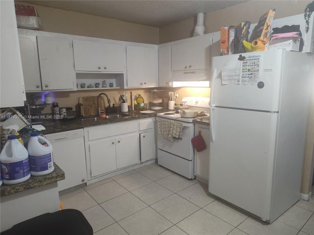 4 of 9 - 1938 Ne 47th St, Pompano Beach, FL