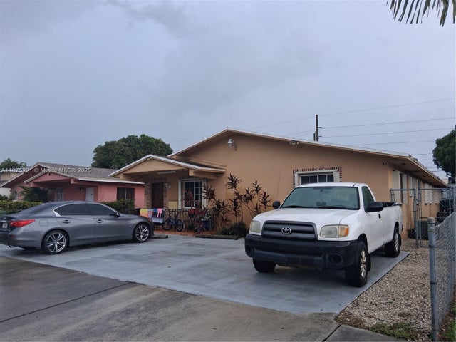 3 of 23 - 776 W 30th St, Hialeah, FL