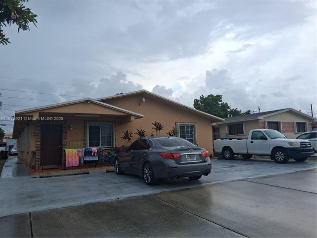 5 of 23 - 776 W 30th St, Hialeah, FL