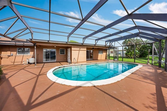 4 of 44 - 5710 Nw 87th Ter, Tamarac, FL