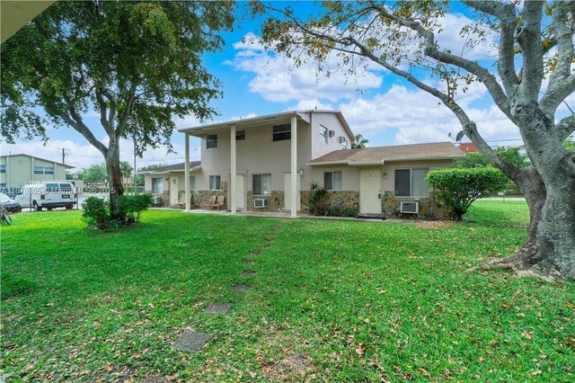 4 of 11 - 7391 Nw 37th St, Hollywood, FL