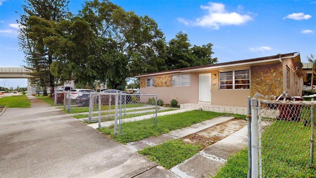 3 of 47 - 508 E 23rd St, Hialeah, FL