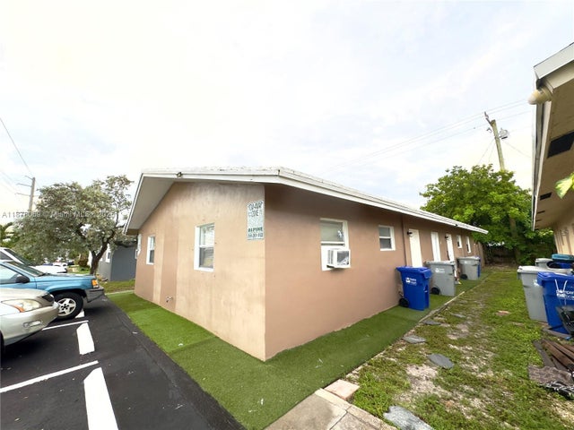 2 of 14 - 3830 Ne 15th Ave, Pompano Beach, FL