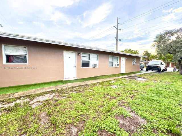 3 of 14 - 3830 Ne 15th Ave, Pompano Beach, FL