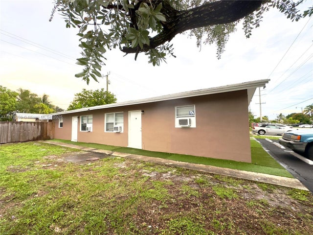 4 of 14 - 3830 Ne 15th Ave, Pompano Beach, FL