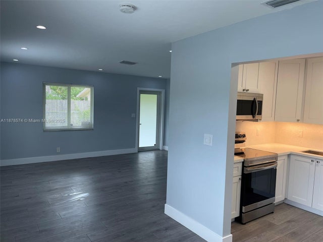 4 of 24 - 105 - 107 Ne 30th Ct #1 & 2, Wilton Manors, FL