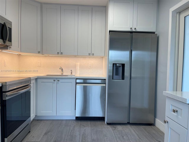 5 of 24 - 105 - 107 Ne 30th Ct #1 & 2, Wilton Manors, FL