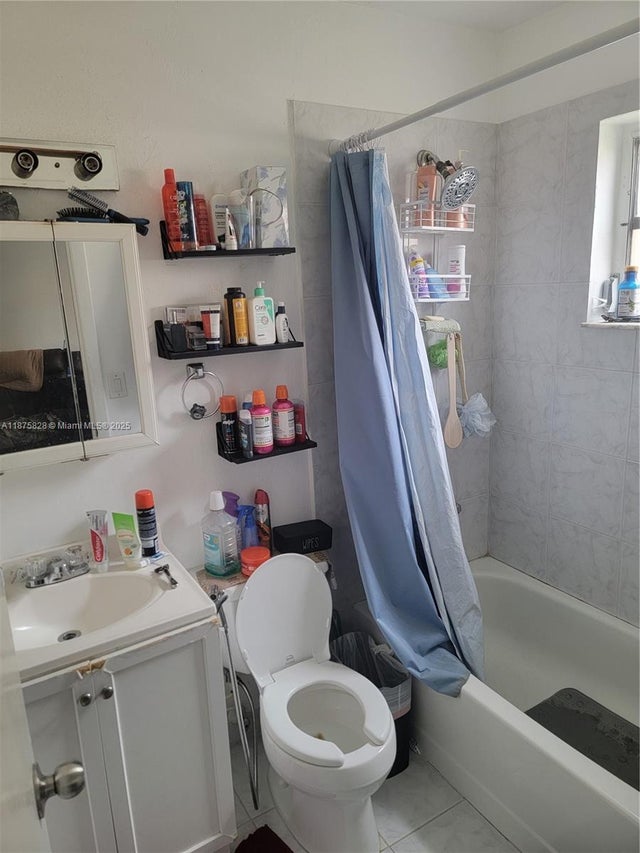 4 of 19 - 1670 Harding St, Hollywood, FL