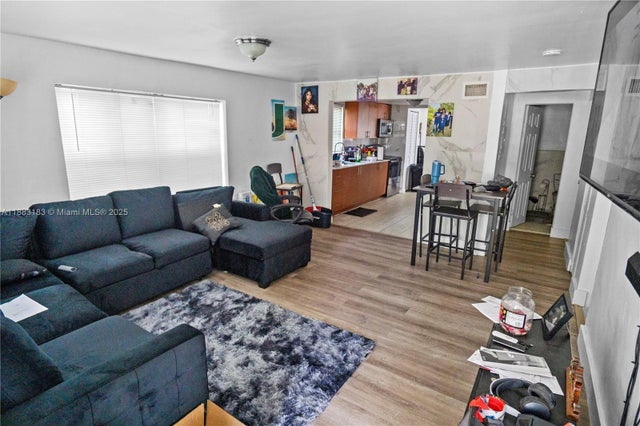 2 of 33 - 621 Glenn Pkwy, Hollywood, FL