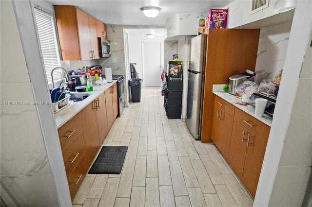 4 of 33 - 621 Glenn Pkwy, Hollywood, FL