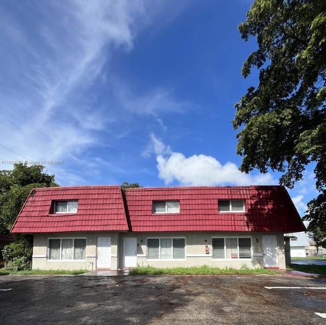 1 of 2 - 2011-2019 Nw 59th Ave, Lauderhill, FL