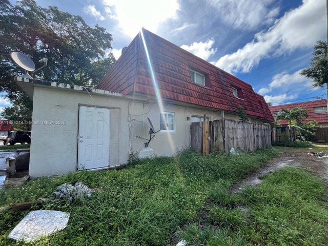 2 of 2 - 2011-2019 Nw 59th Ave, Lauderhill, FL
