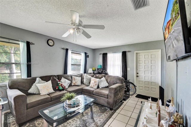 5 of 69 - 901 Ne 39th St, Oakland Park, FL