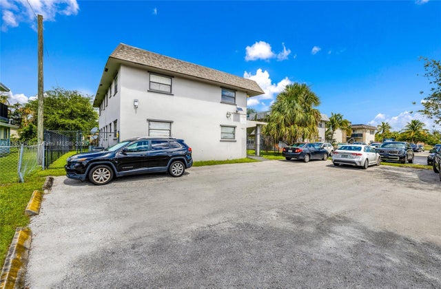 3 of 21 - 7311 Nw 37th St, Davie, FL