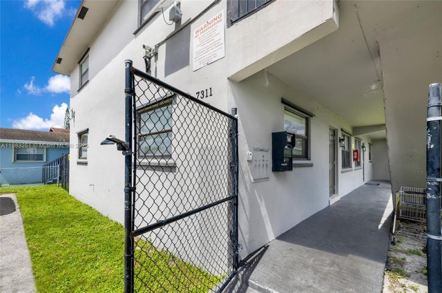 4 of 21 - 7311 Nw 37th St, Davie, FL