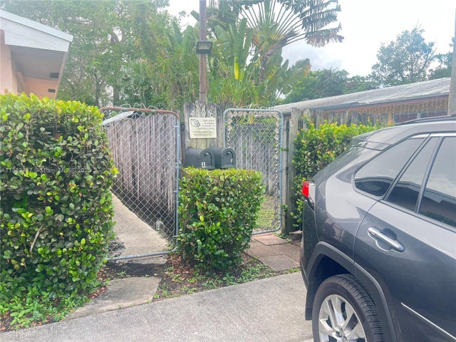 3 of 7 - 4108 Sw 22nd St, Fort Lauderdale, FL
