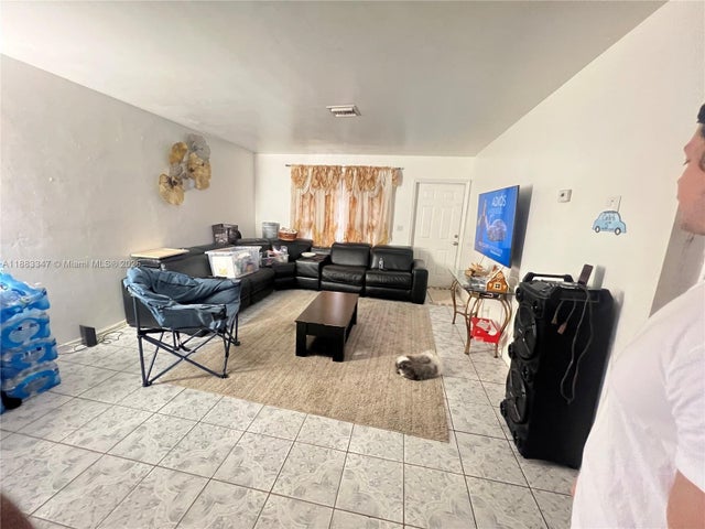 4 of 7 - 4108 Sw 22nd St, Fort Lauderdale, FL