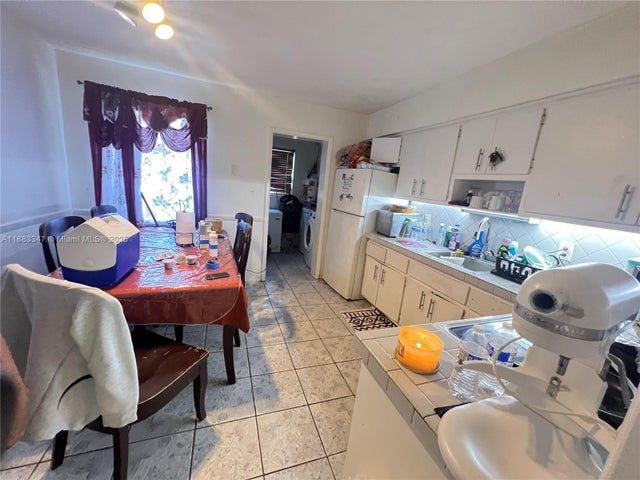 5 of 7 - 4108 Sw 22nd St, Fort Lauderdale, FL