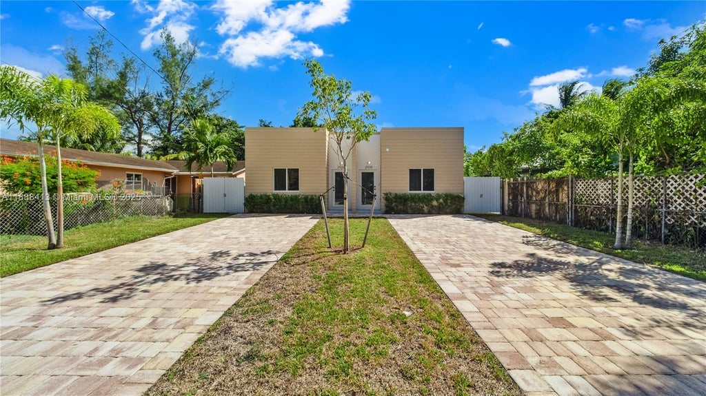 2936 Nw 27th St, Miami