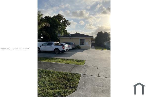 1 of 13 - 415 N 60th Way, Hollywood, FL
