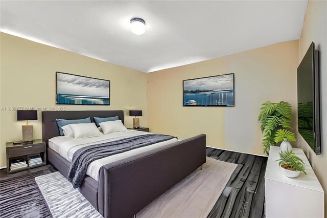 4 of 38 - 1024 N 24th Avenue, Hollywood, FL