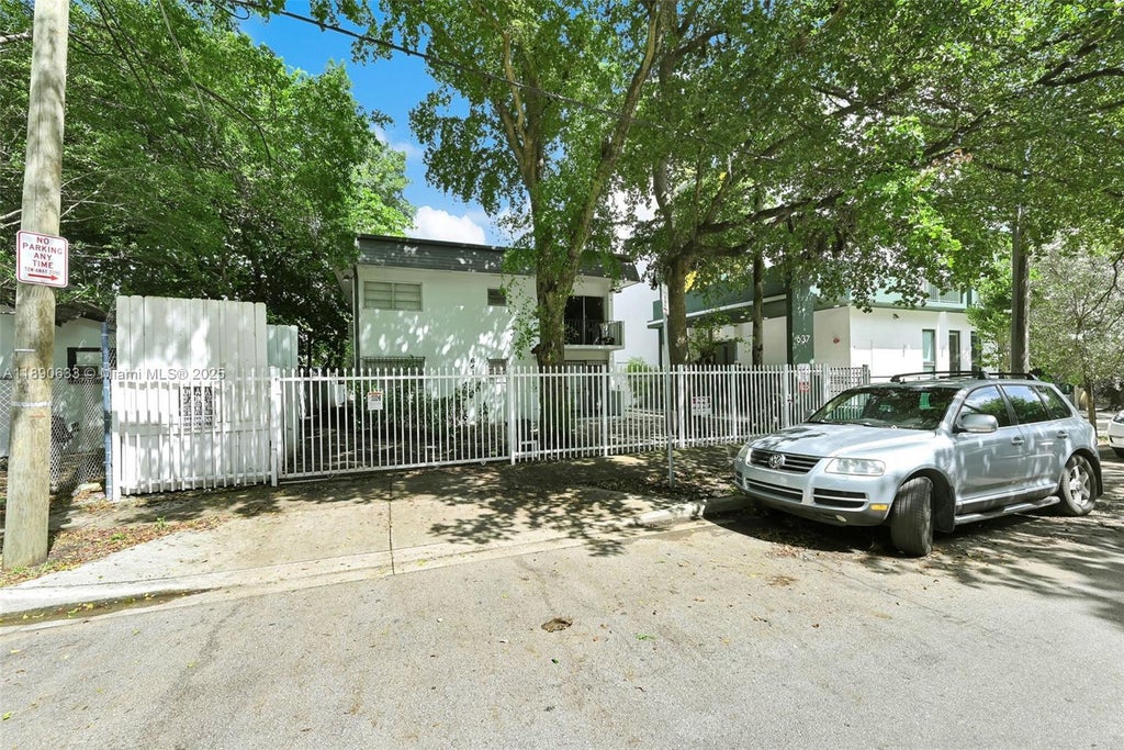 641 Nw 2nd St, Miami