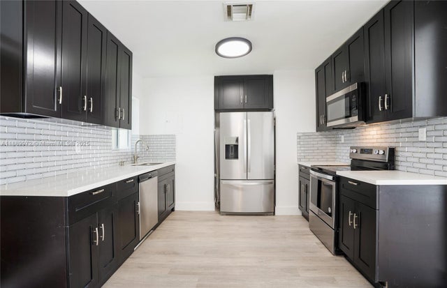 5 of 28 - 919 Nw 13th St, Fort Lauderdale, FL