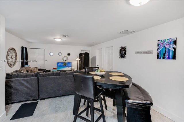 3 of 25 - 219 Nw 7th Ct, Hallandale Beach, FL