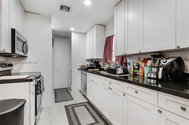 4 of 25 - 219 Nw 7th Ct, Hallandale Beach, FL