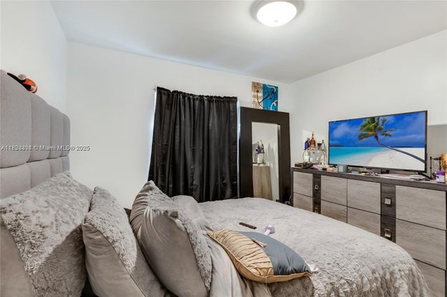 5 of 25 - 219 Nw 7th Ct, Hallandale Beach, FL