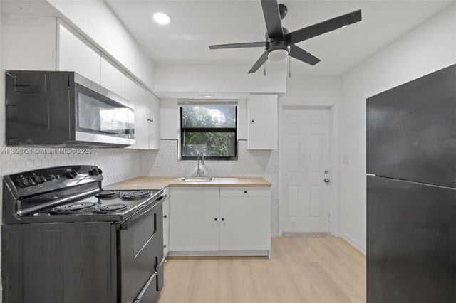 4 of 26 - 1956 Madison St, Hollywood, FL