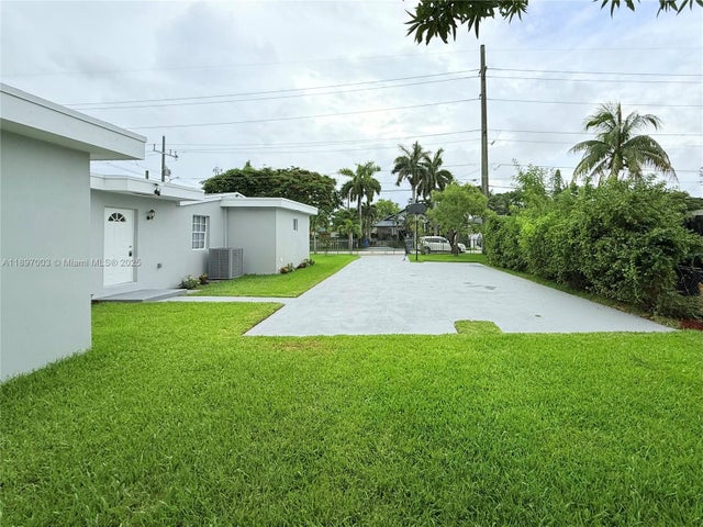 1 of 70 - 4340 Sw 19th St, West Park, FL