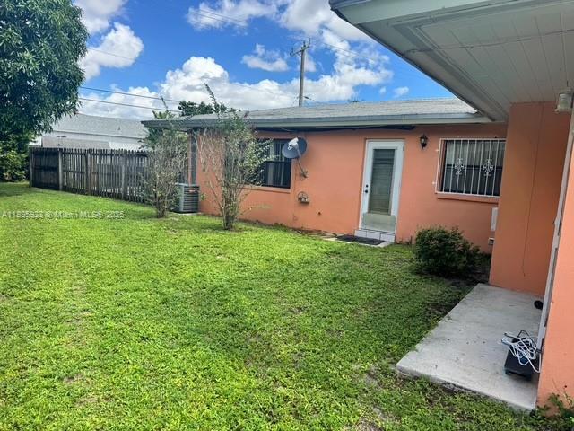 5 of 14 - 2343 Nw 28th St #1-2, Oakland Park, FL