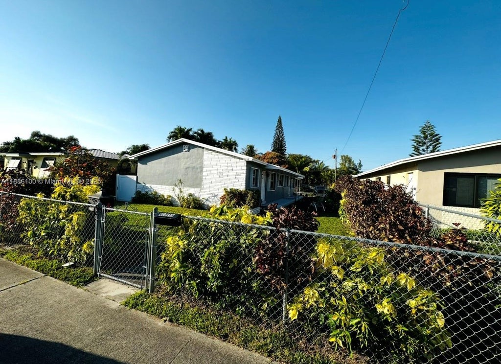 2235 Coolidge St, Hollywood