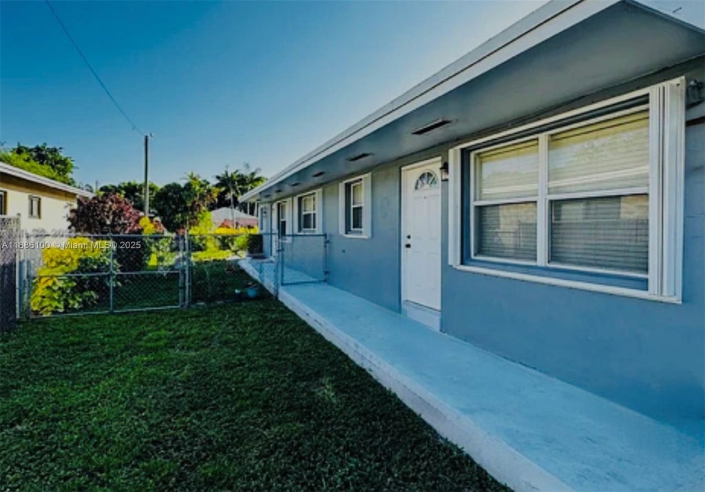2235 Coolidge St, Hollywood