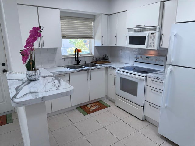 3 of 9 - 2235 Coolidge St, Hollywood, FL