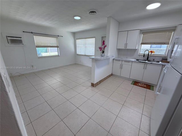 5 of 9 - 2235 Coolidge St, Hollywood, FL