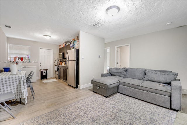 4 of 23 - 2512 Nw 9th Pl, Fort Lauderdale, FL