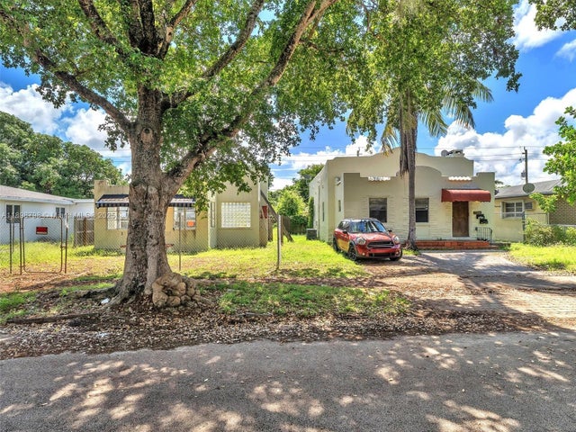 3 of 27 - 1932 Dewey St, Hollywood, FL