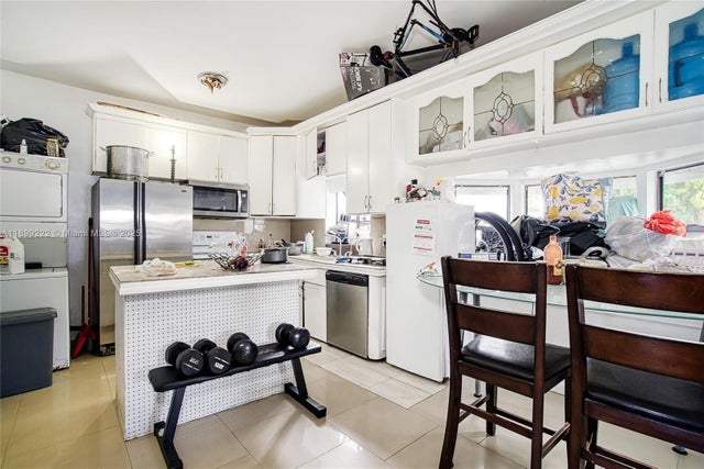 4 of 45 - 2516 Cleveland St, Hollywood, FL