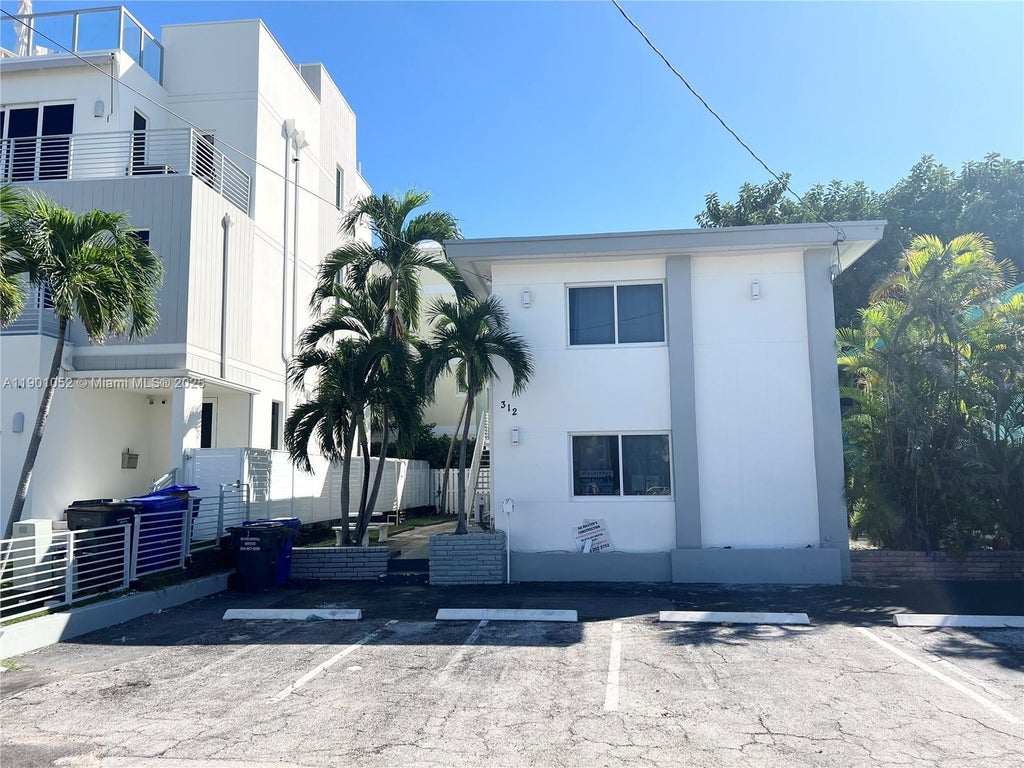 312 Elm St, Hollywood