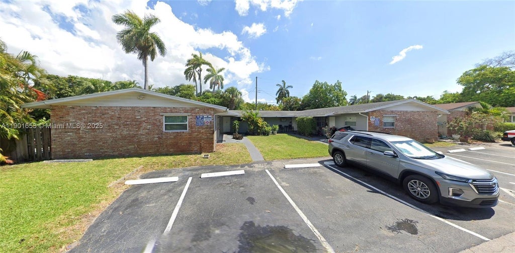 355 Nw 32nd St, Oakland Park